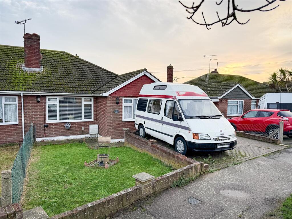 3-bed bungalow on Aragon Close, Clacton-on-Sea, Essex, £250,000
