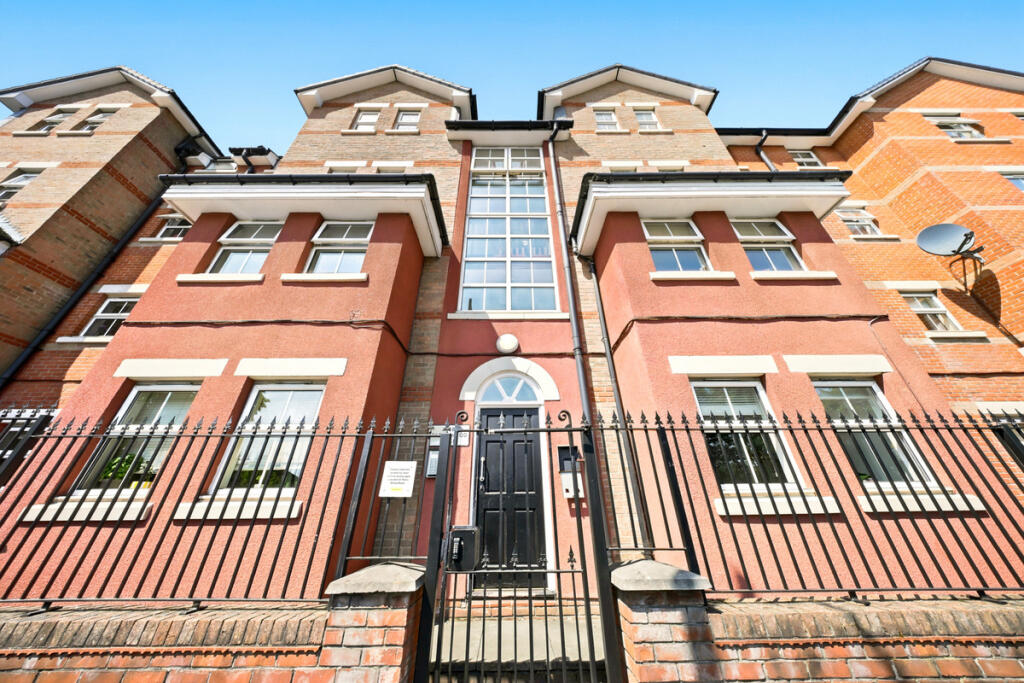 Main image of property: Parrs Wood Road, Manchester, M20