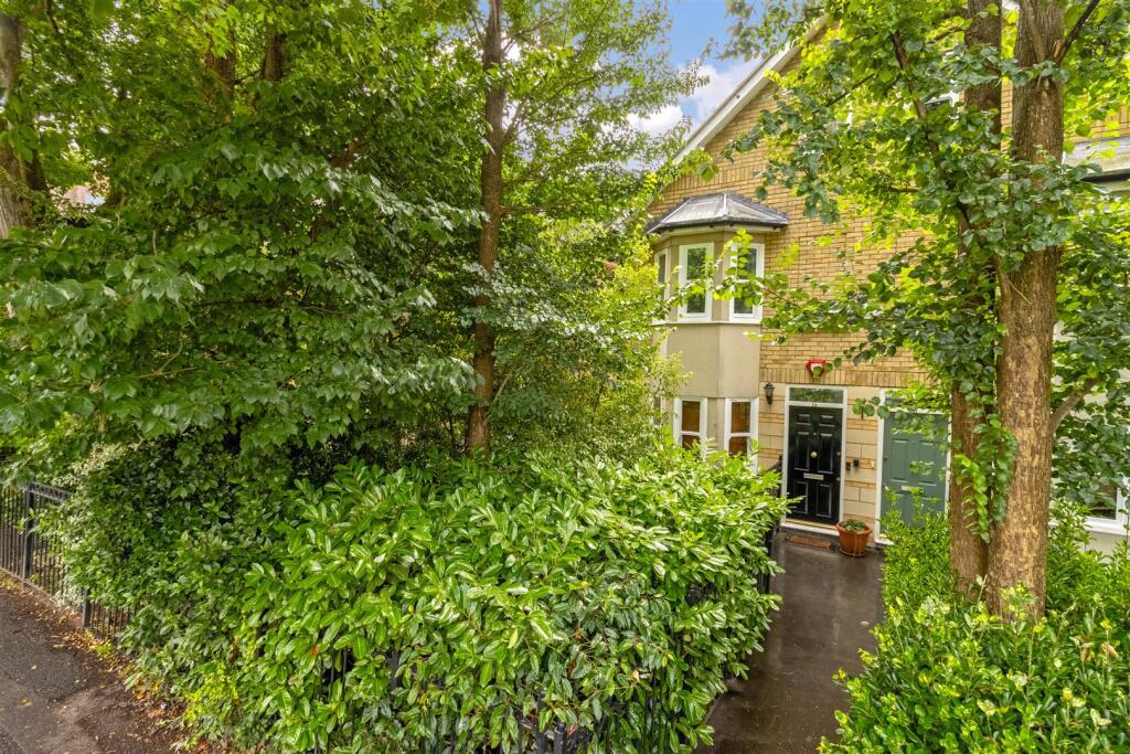 Main image of property: Wilbury Avenue, Hove