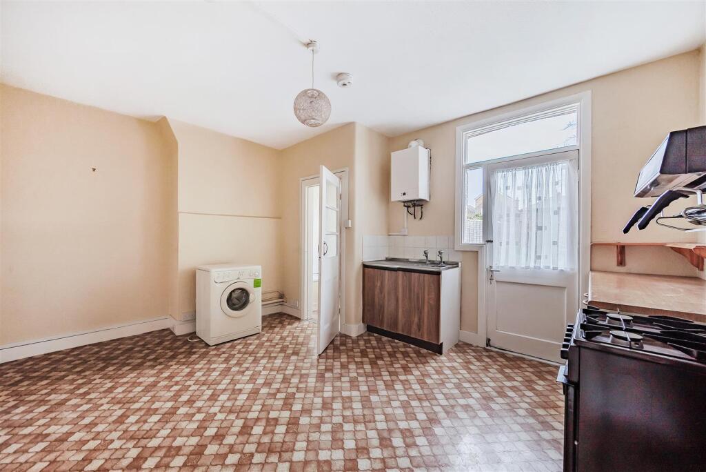 Ellerton Road, Surbiton photo 3