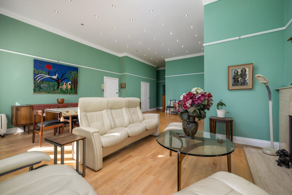 House in London - View 5