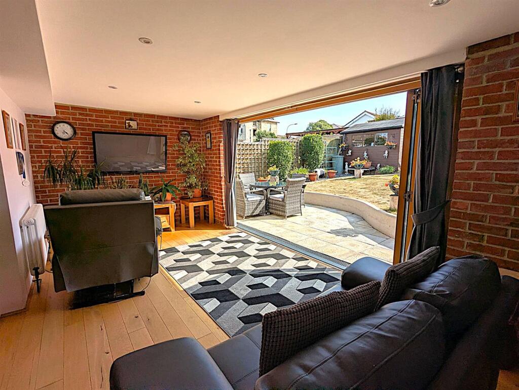 House in Sandown, Yaverland - View 4