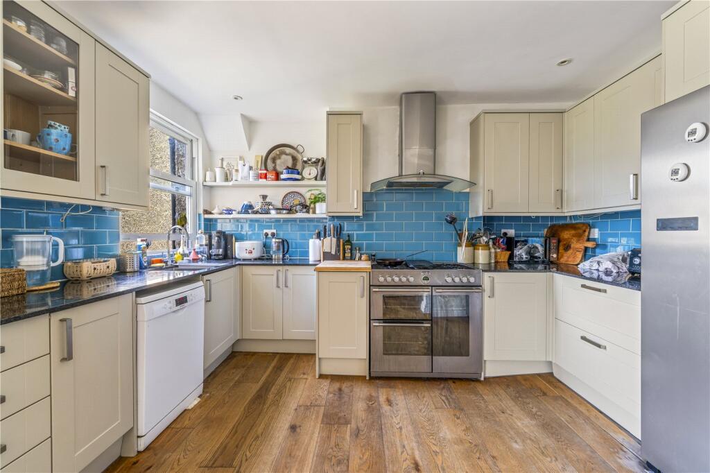 Elmers Drive, Teddington, TW11 photo 4