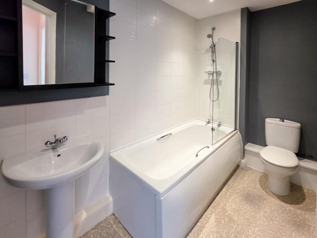 Apartment in Hartford, Cheshire West and Chester - View 3