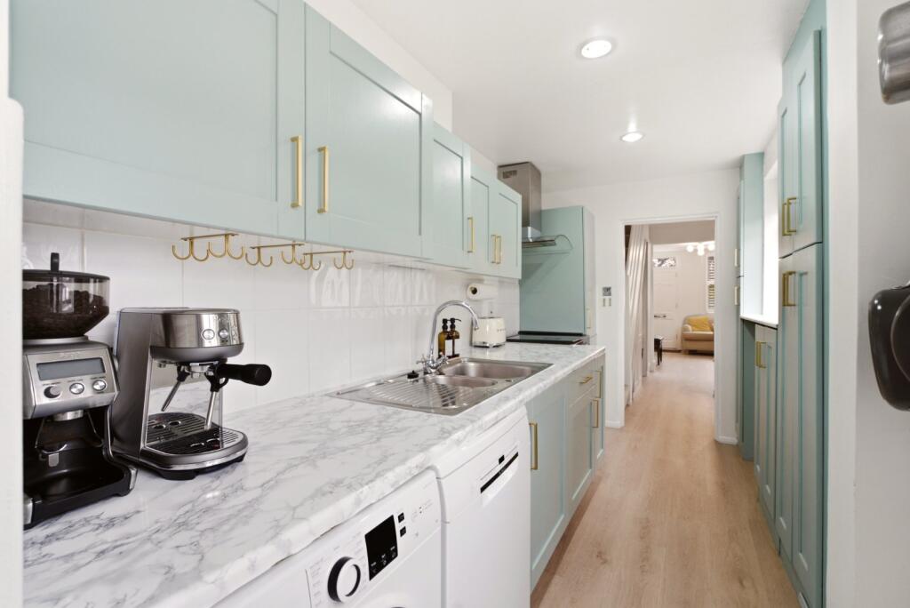 House in St Albans - View 5