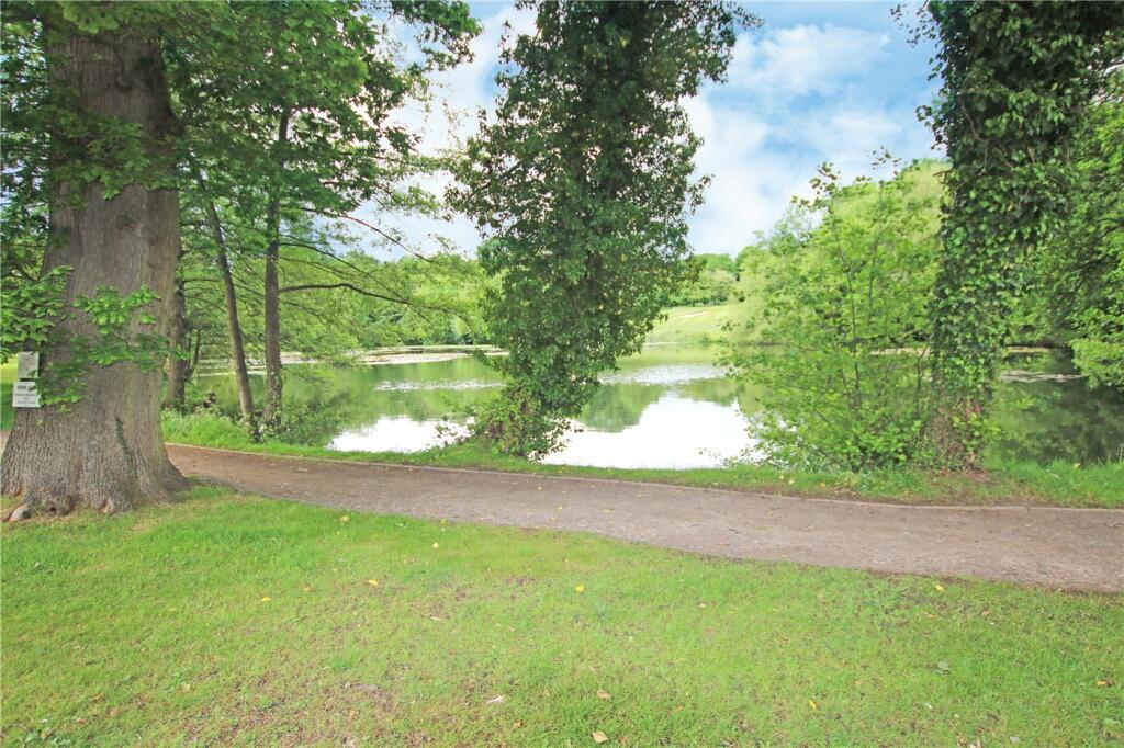 Calcot Court, Calcot, Reading, Berkshire, RG31 photo 2