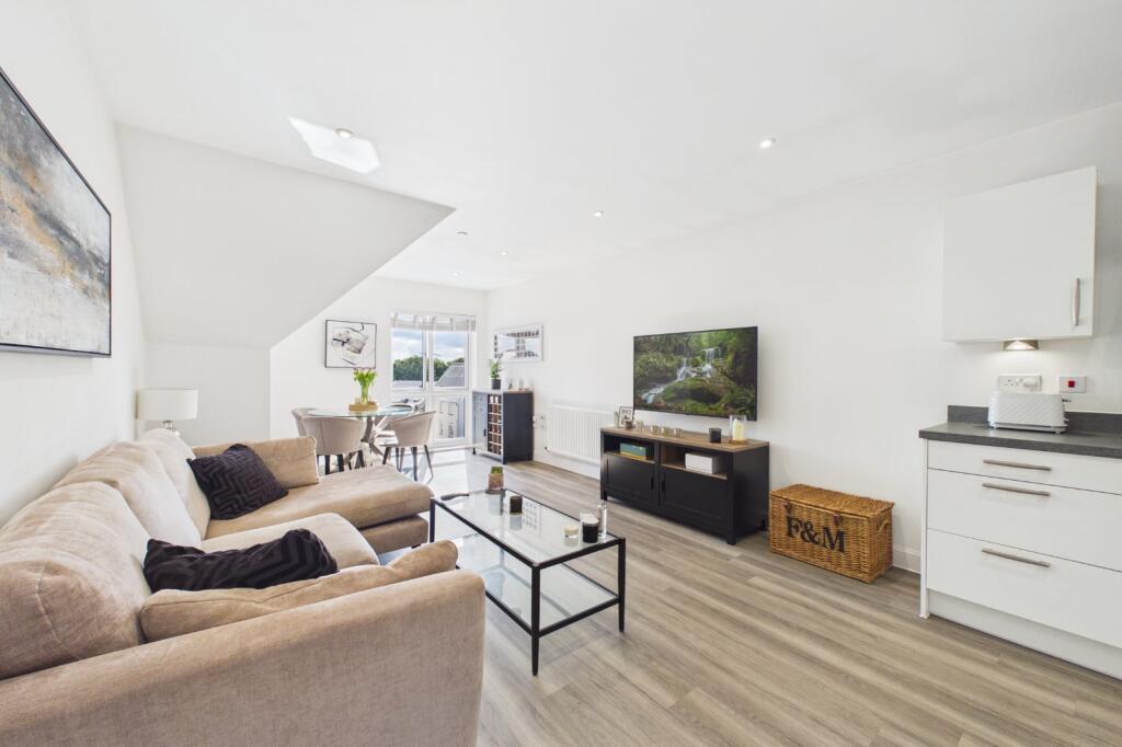 Apartment in Wokingham, Montague Park - View 2