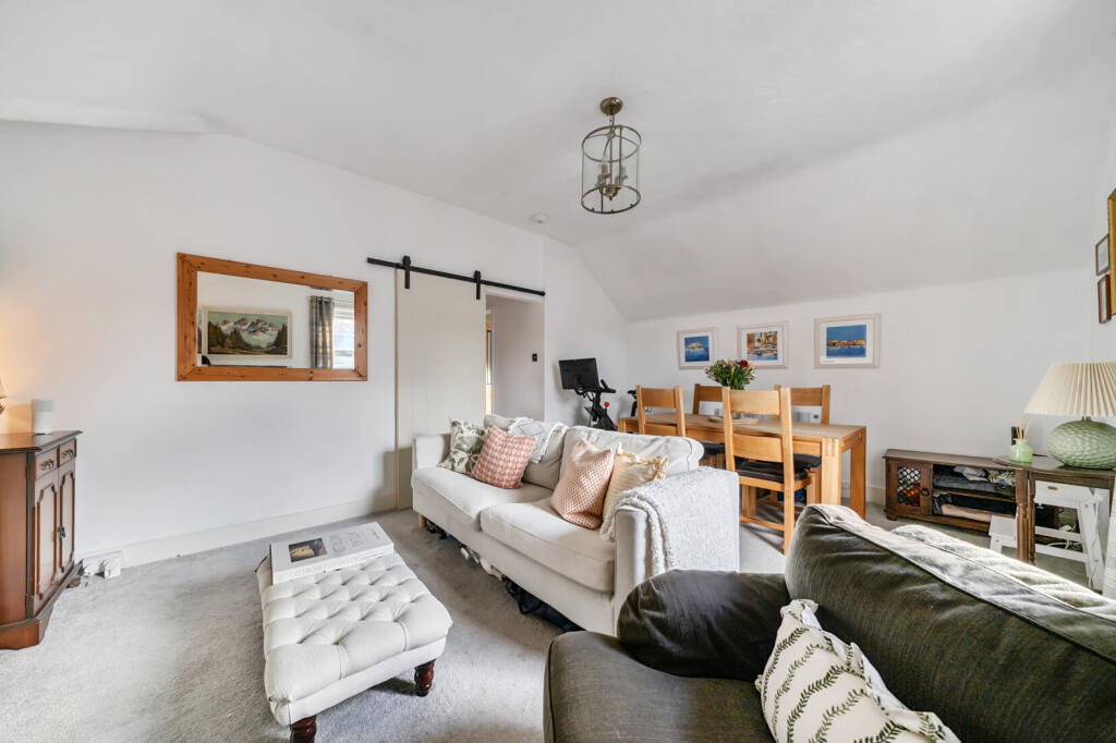 Apartment in Newbury, West Berkshire - More