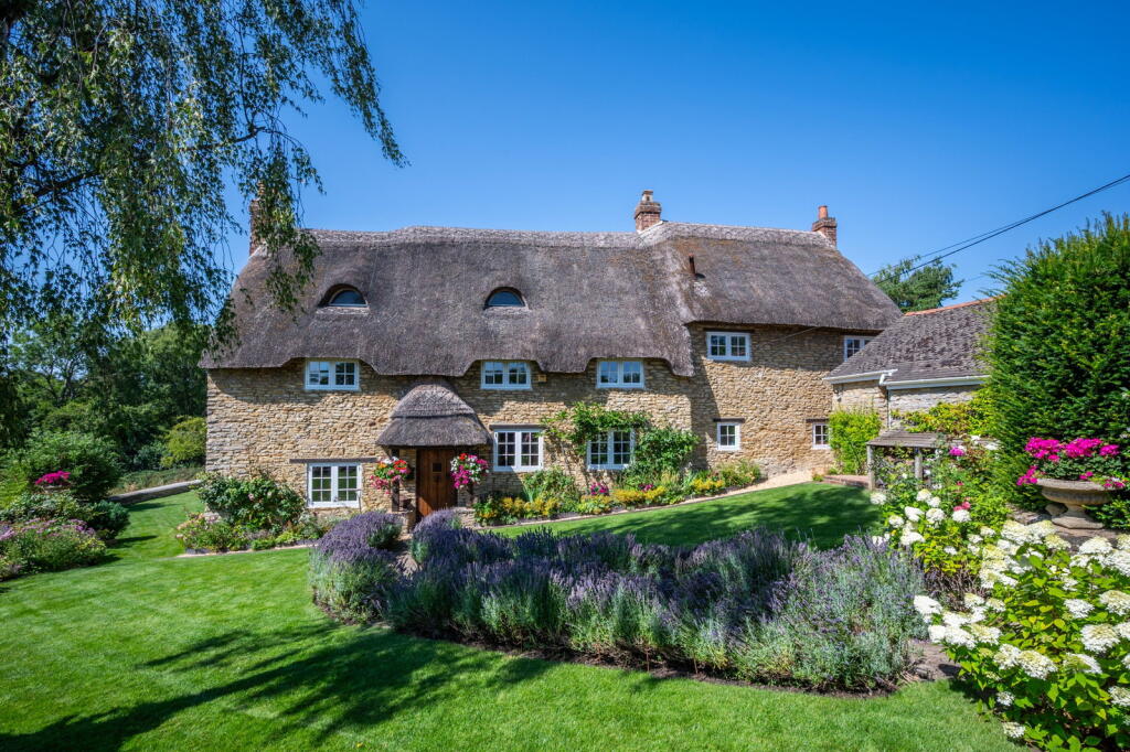 Main image of property: Horseshoe Cottage, Middle Barton, Chipping Norton, Oxfordshire, OX7