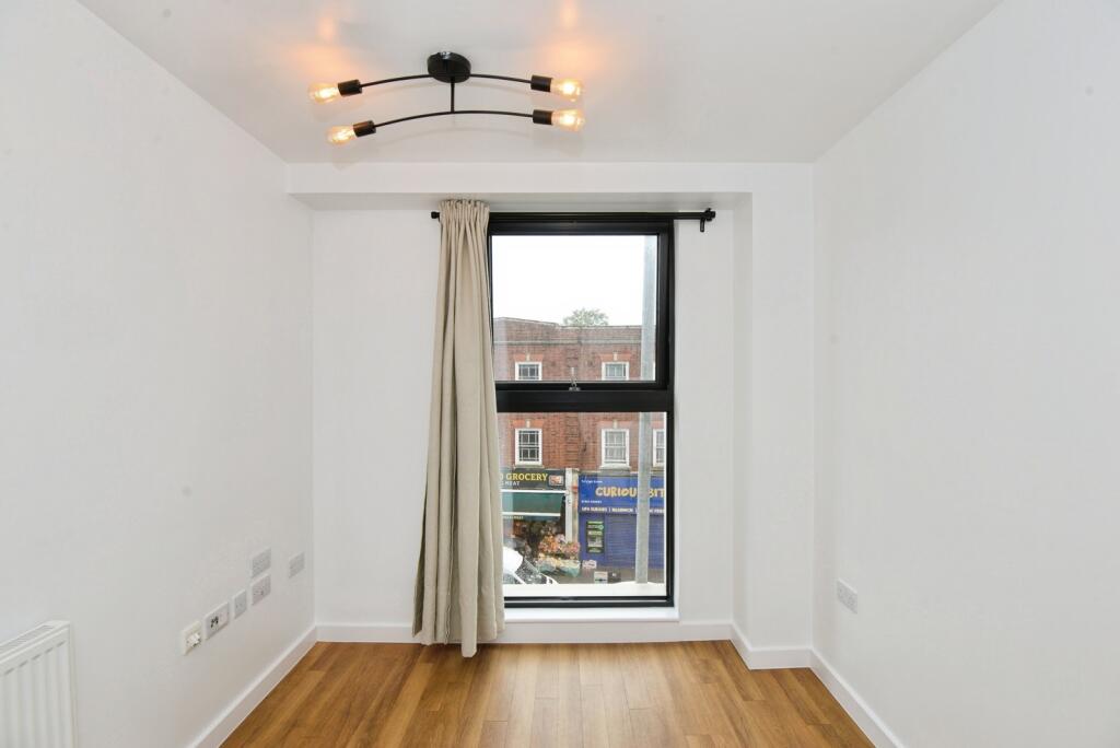 Apartment in Slough - View 4