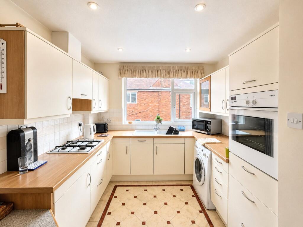 Apartment in Preston - View 5
