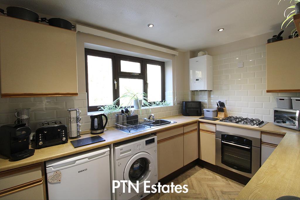 Lakeside Court, Brierley Hill photo 3