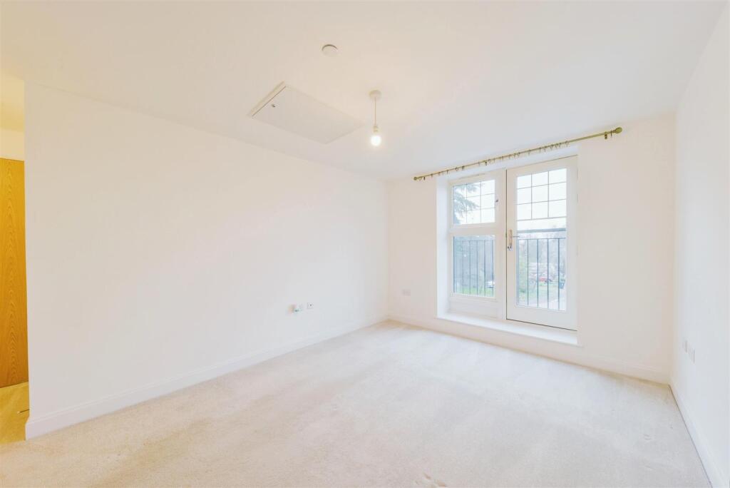 Apartment in St Albans - More