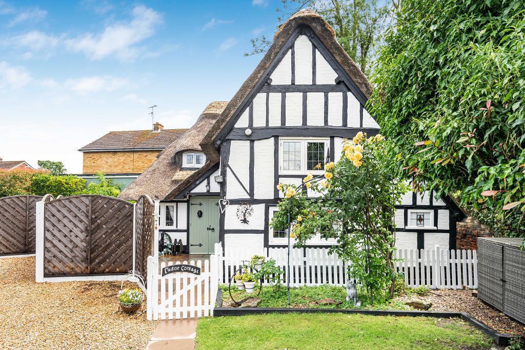 3-bed house on Bedford Road, Barton Le Clay, MK45 4JU, £635,000