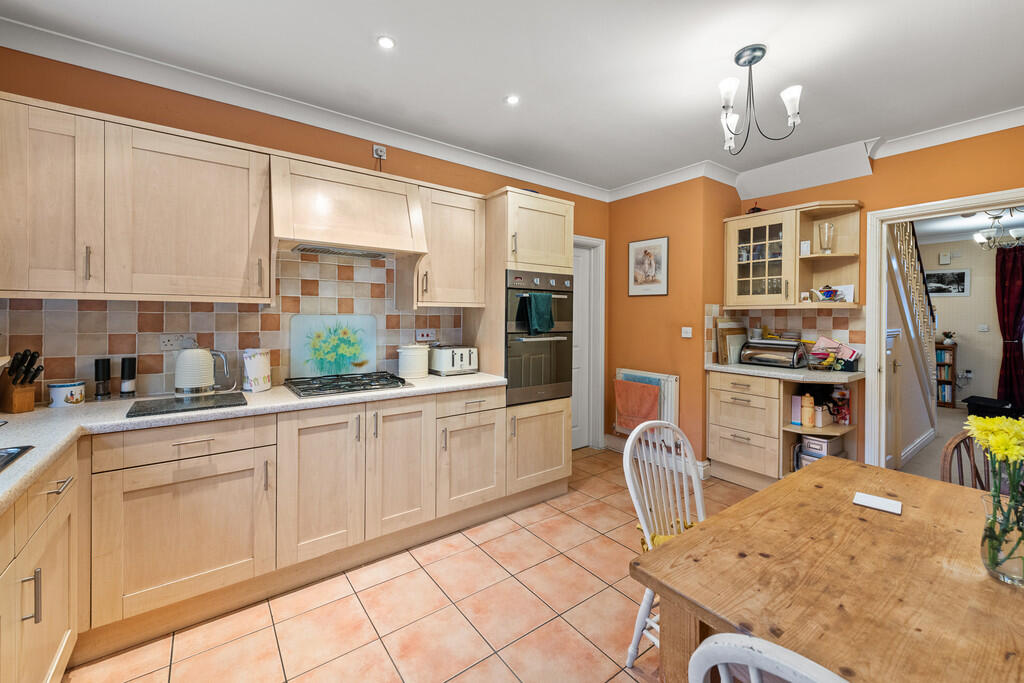 Tilia Way, Bourne photo 4
