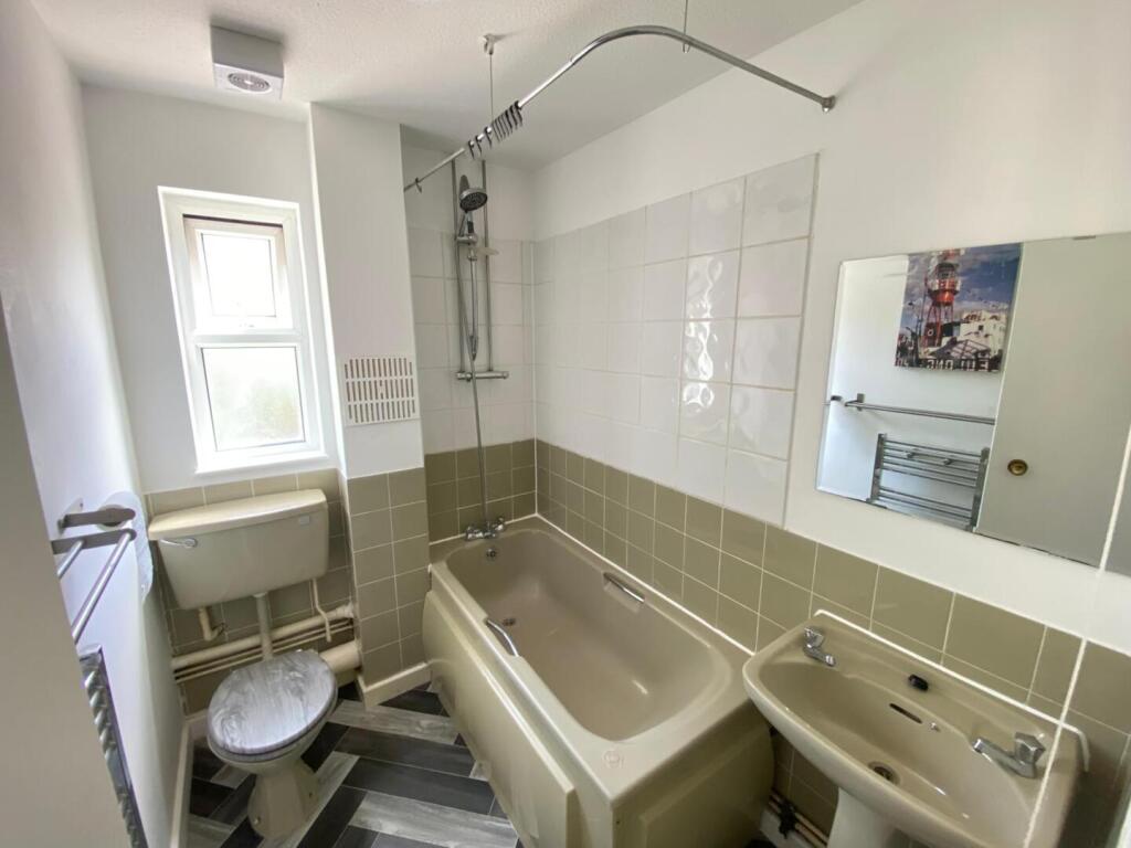 Apartment in Cardiff, Grangetown - View 5