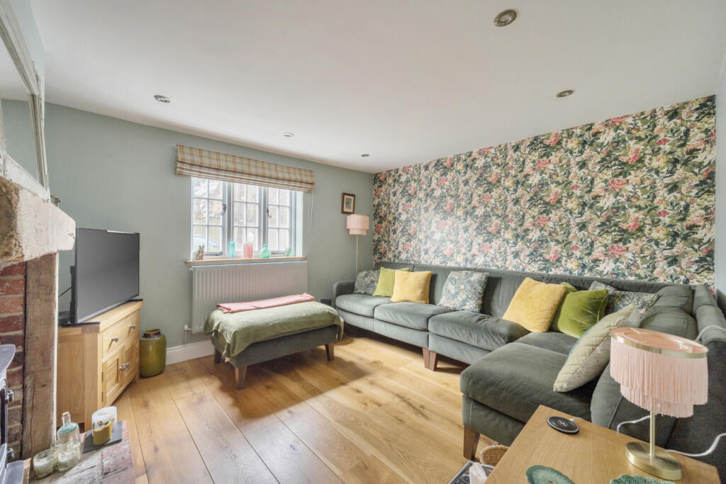 House in Bradfield, Tutts Clump - View 5