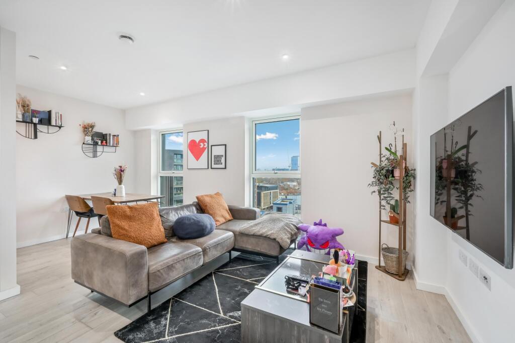 1-bed flat on Effra Gardens, 25 Silvertown Way, London, E16, £425,000