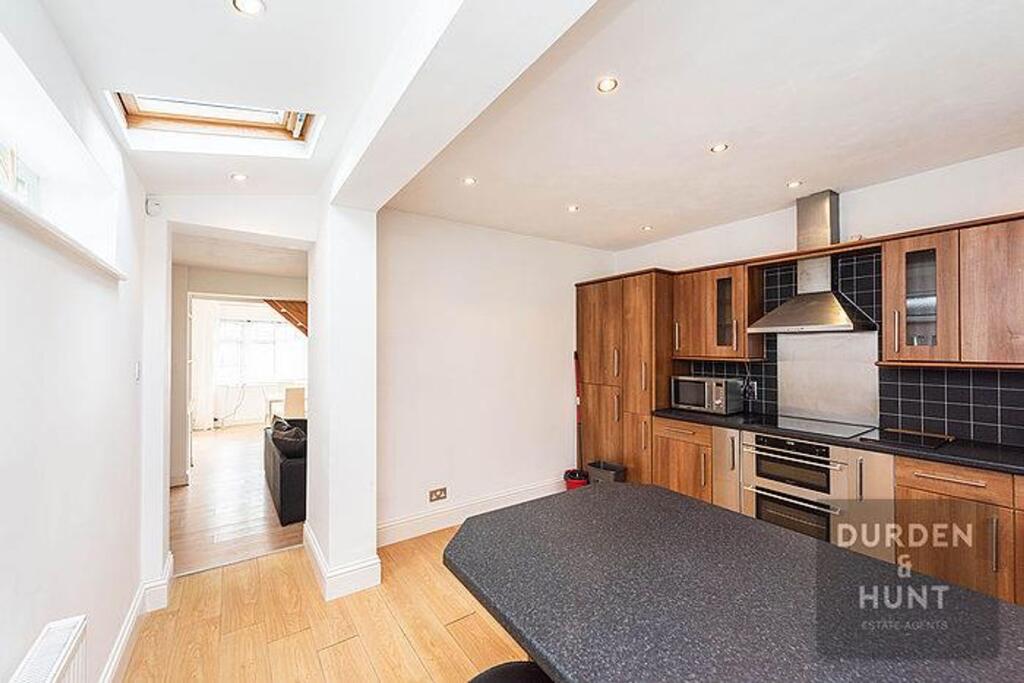 House in Epping Forest, Chigwell - View 5