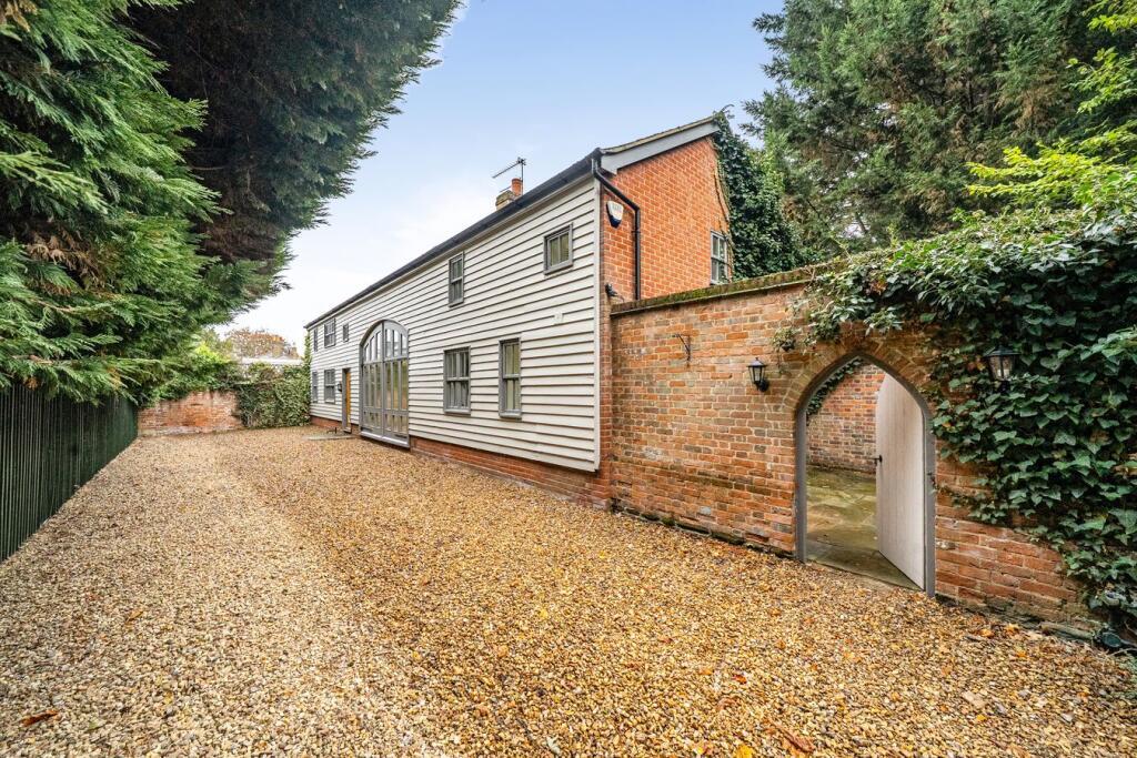 Main image of property: The Oaks, Silsoe, MK45