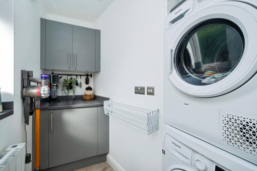 House in Ashfield, Hucknall - More