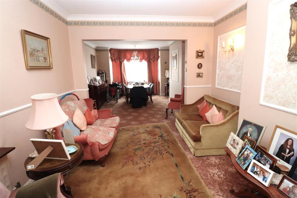 Leeside Crescent, London, NW11 photo 2