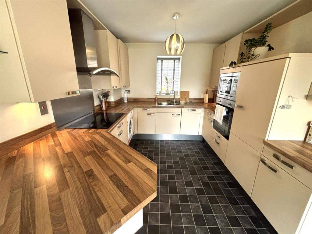 Exclusive Ryder Court, Prescot photo 4