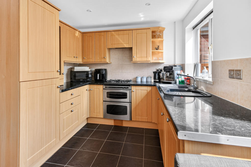 House in Binfield, Temple Park - View 2
