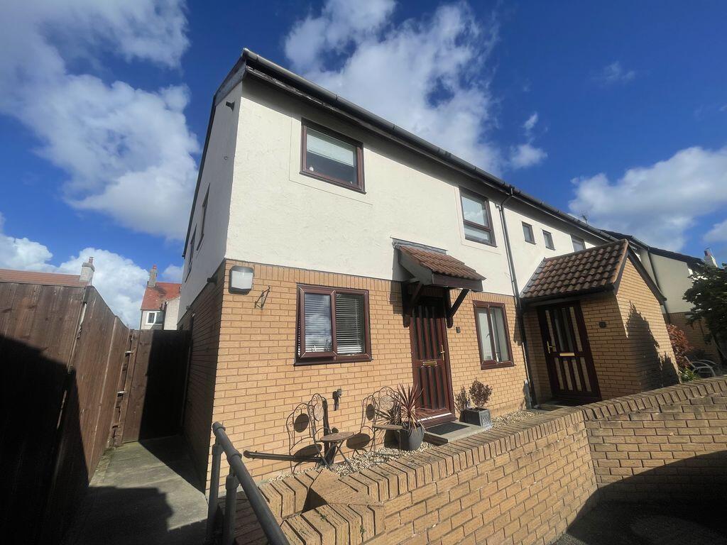 2-bed flat on Pine Grove, Rhos on Sea , £139,950