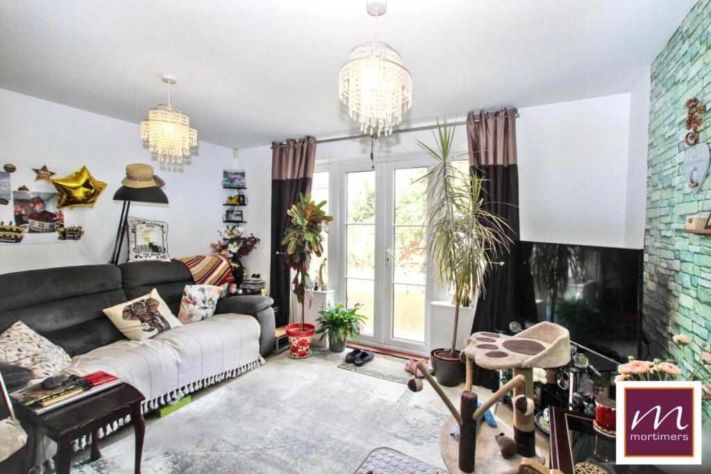 House in Hemel Hempstead - More