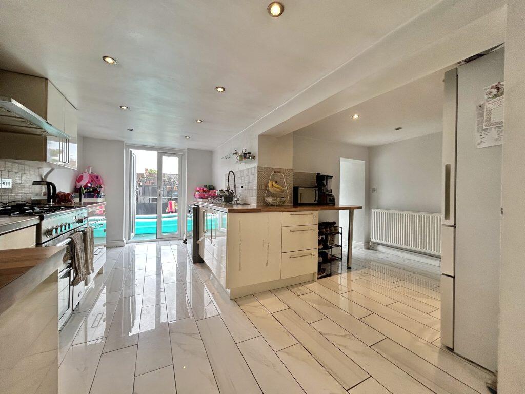 House in Yeovil, Somerset - View 2