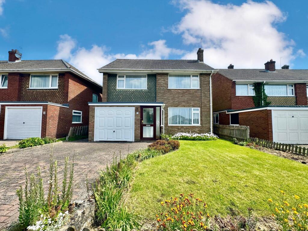 3-bed detached on Cloche Way, Upper Stratton, Swindon, £308,500
