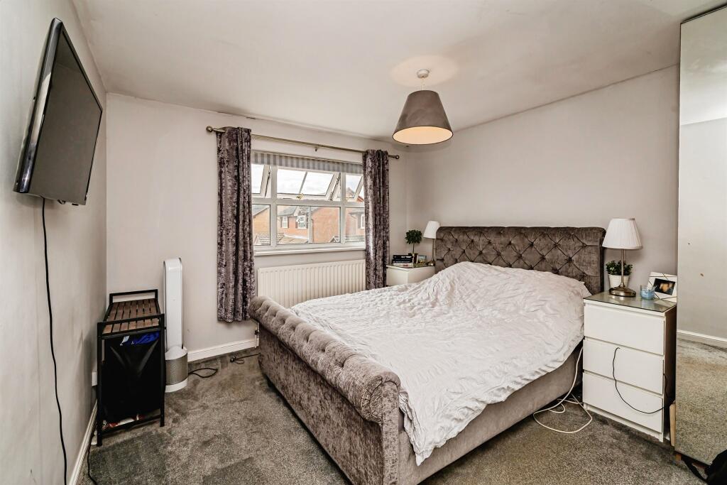 House in Stoke Mandeville, Buckinghamshire - More