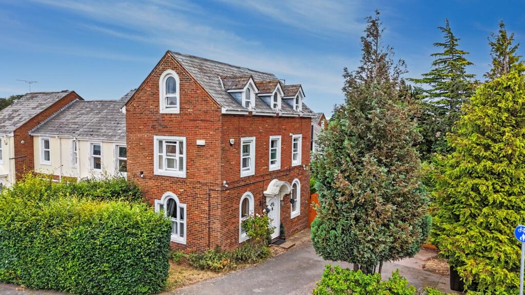 Main image of property: Wadham Place, Sittingbourne, Kent, ME10 4LZ