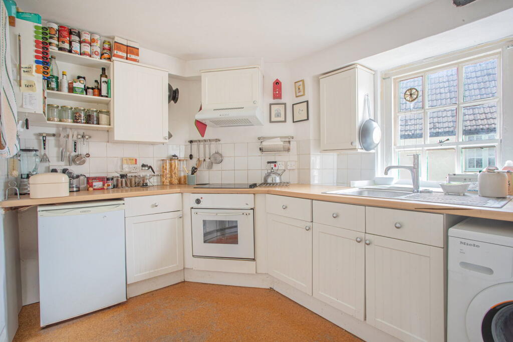 Apartment in Gloucester - View 5