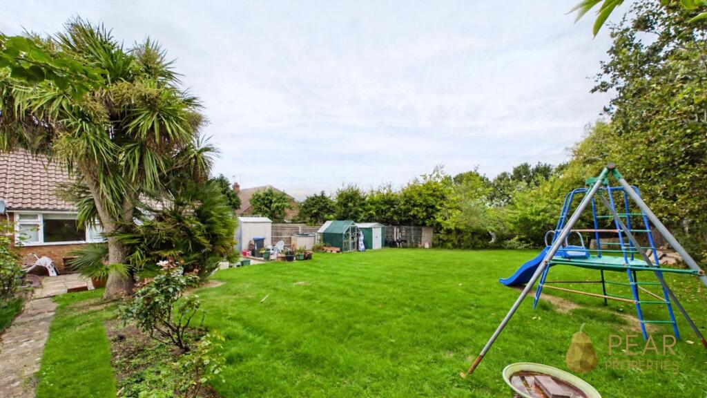 Sackville Crescent, Worthing, BN14 photo 4