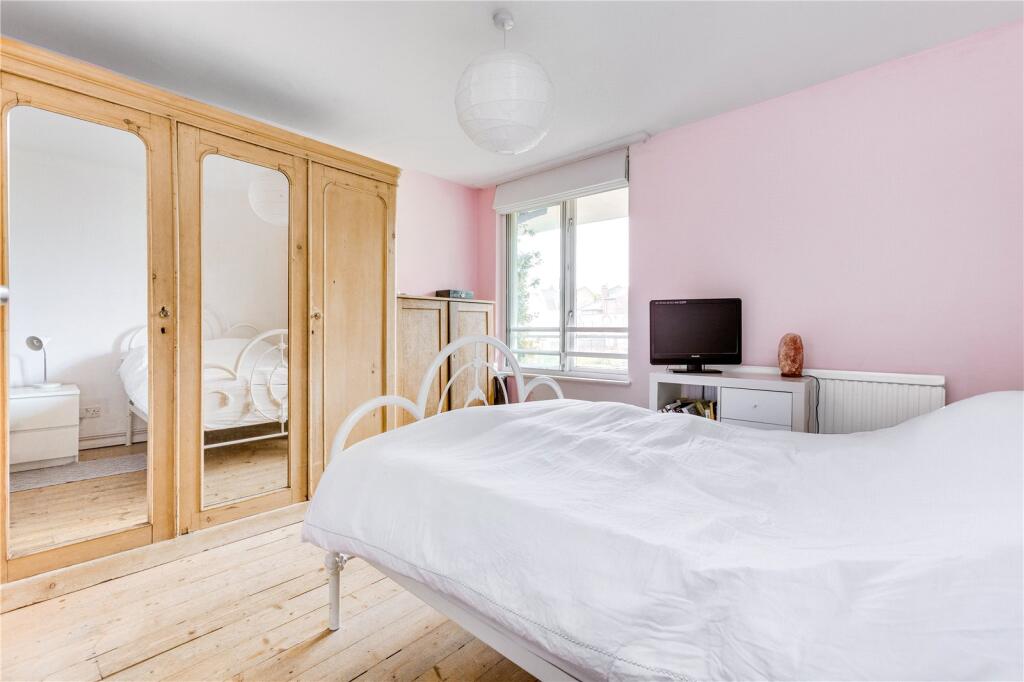 Apartment in London - More