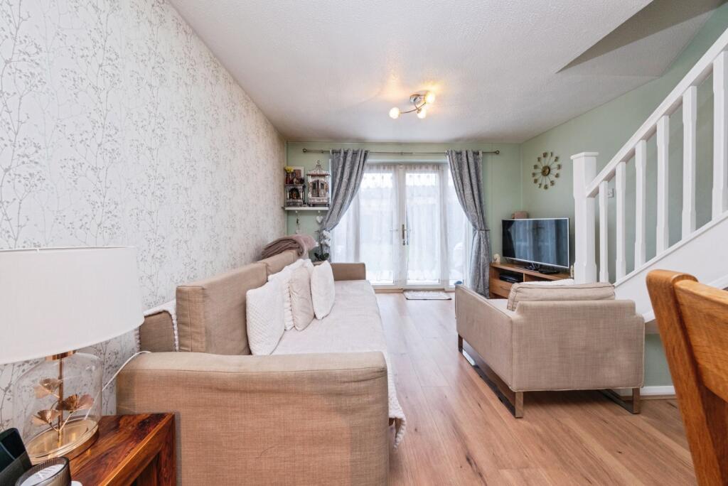 Hexham Gardens, Bletchley, Milton Keynes, Buckinghamshire, MK3 photo 3