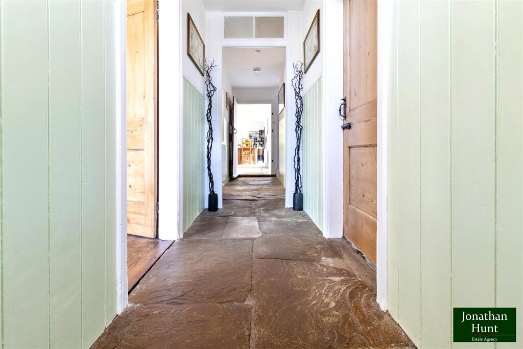 House in East Hertfordshire, Dassels, Braughing - More