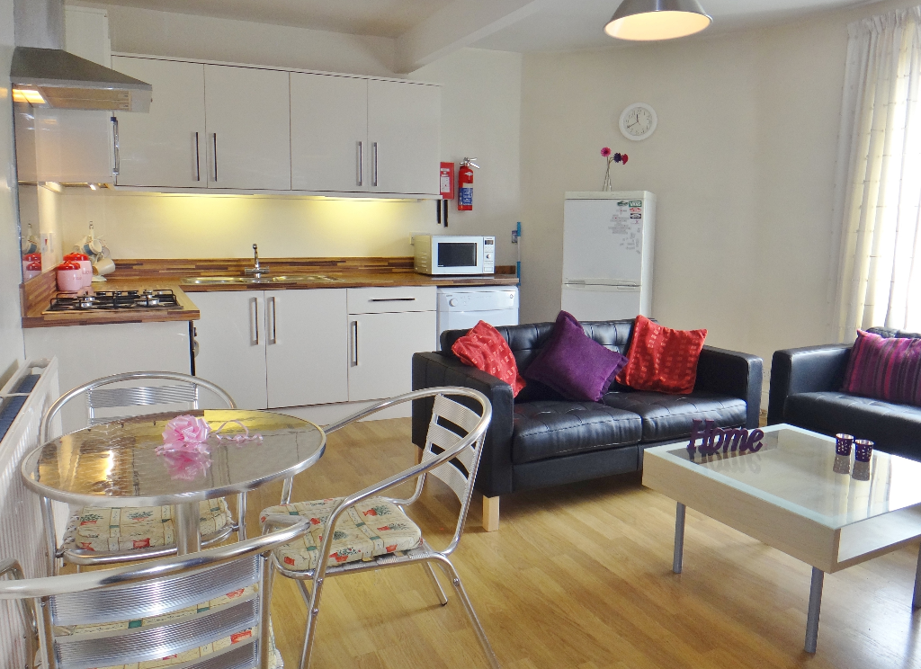 Main image of property: 3 BED HOUSE SHARE - CROOKES 