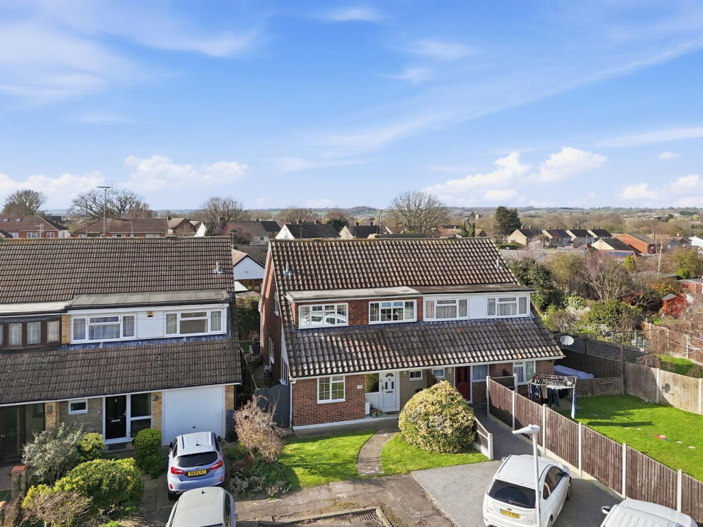Highcliffe Close, Wickford, SS11 photo 2