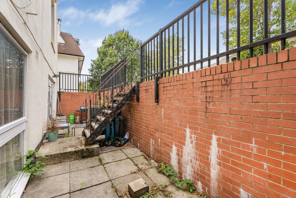 Apartment in London - View 5