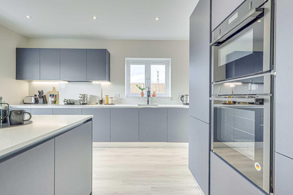 House in Rochford, Rawreth - More