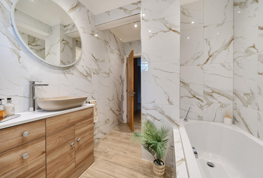 House in London - View 5
