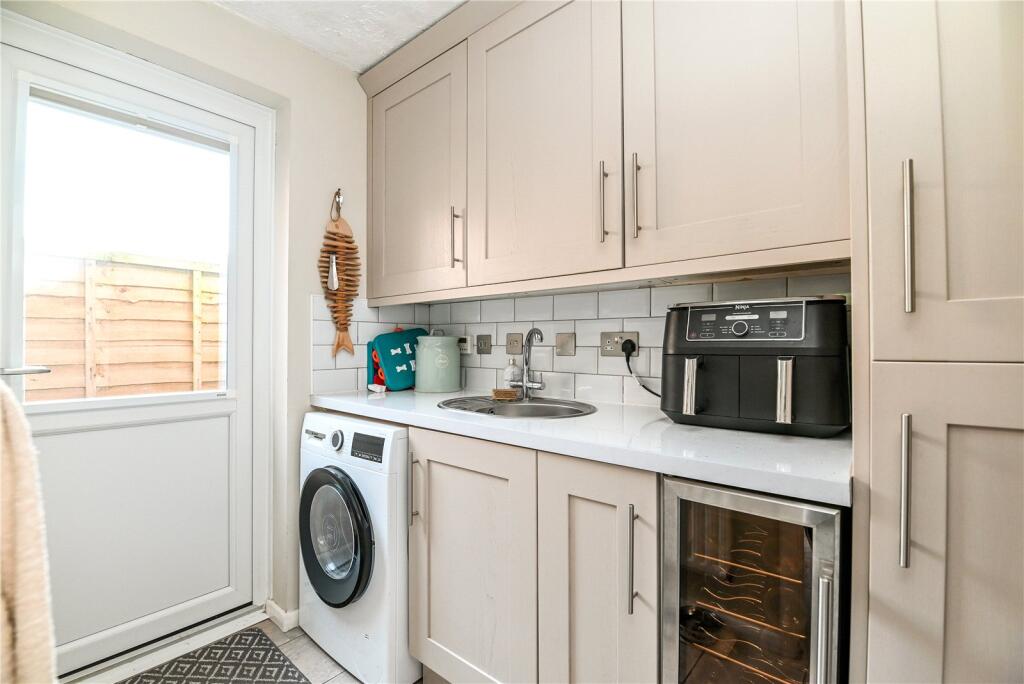 Ellingham Road, Barton On Sea, New Milton, Hampshire, BH25 photo 4