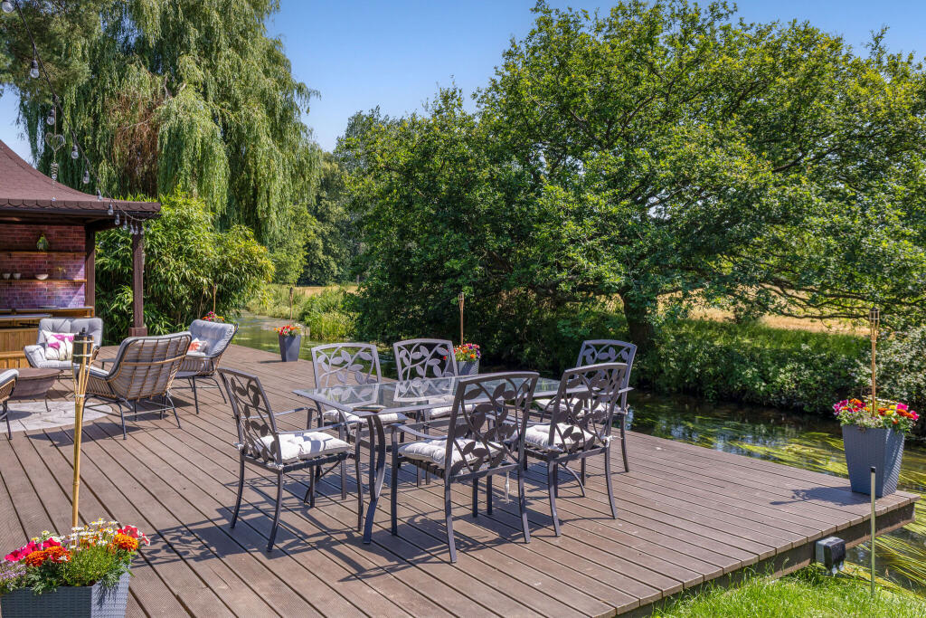 Reading Road, Eversley, RG27 - View 2