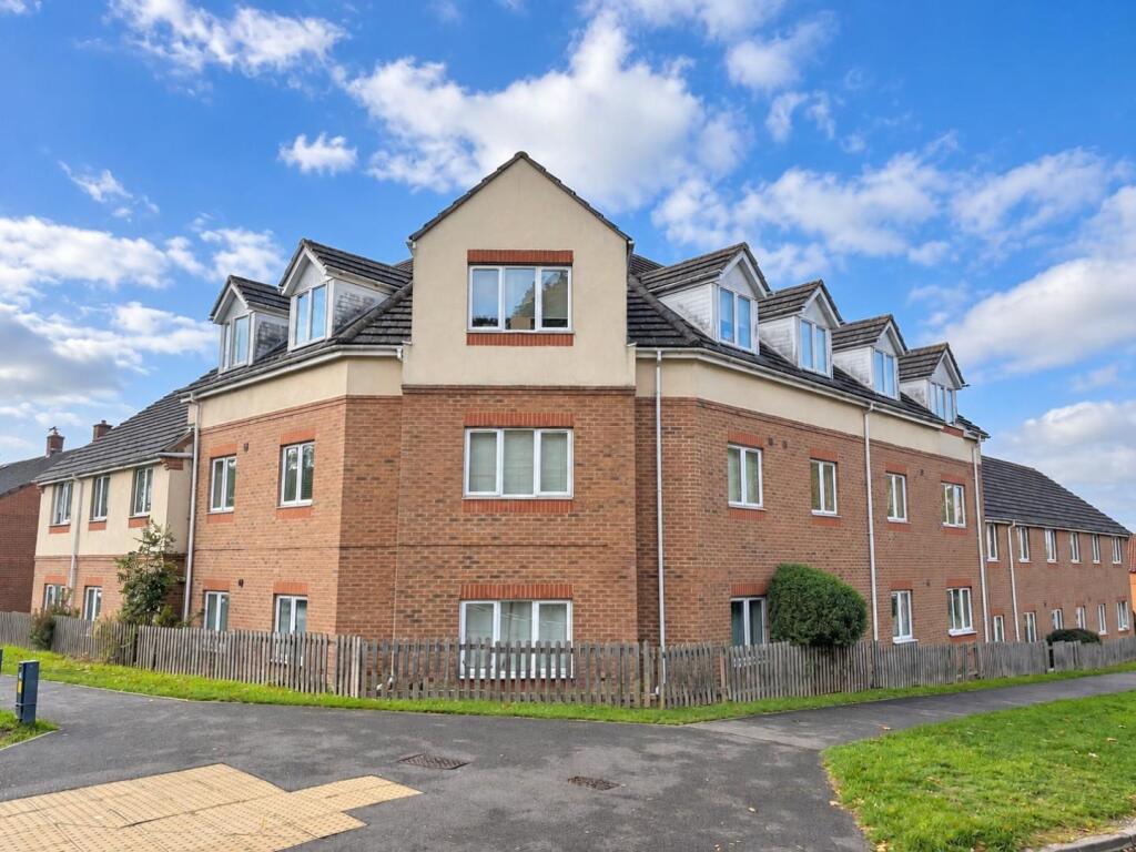 2-bed flat on Cuttys Lane, Stevenage, £180,000