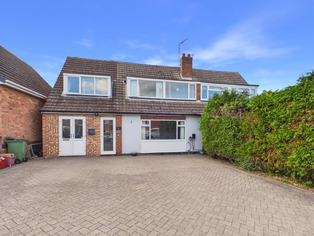 4-bed semi-detached on Stonehill, Castle Donington, £290,000