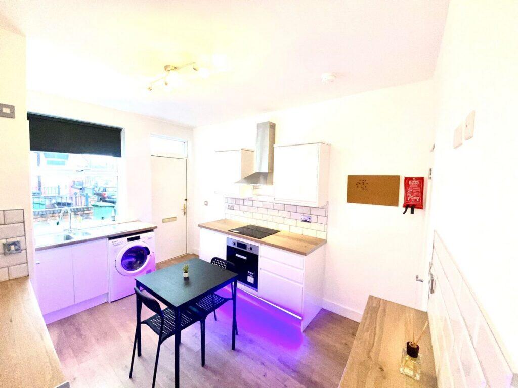 House in Leeds - View 5