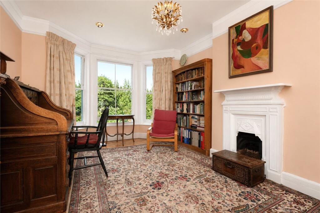 House in Cambridge, Petersfield - More